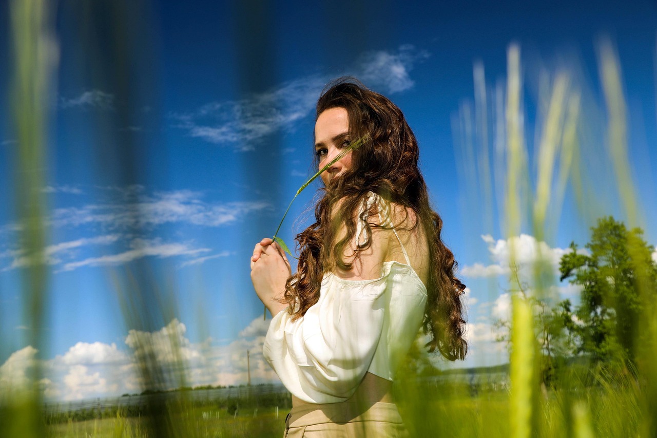 ENFJ：溫柔的控制者，情緒的導(dǎo)演——引領(lǐng)他人走向更光明的